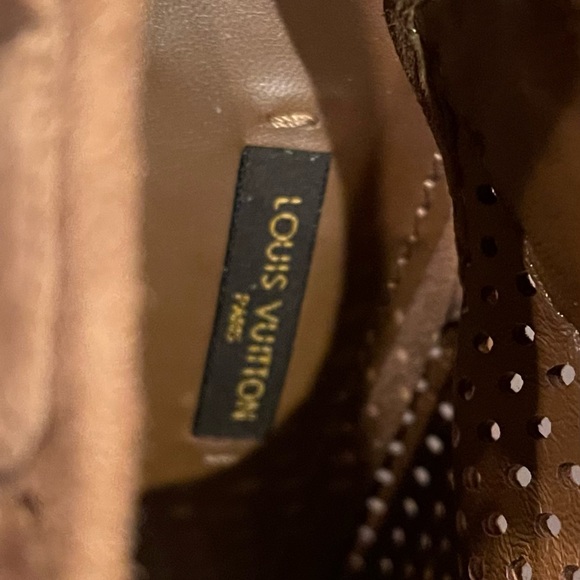 Louis Vuitton suede leather heels. Perfect for fall! Comes w/ box and dust bag - Picture 9 of 10